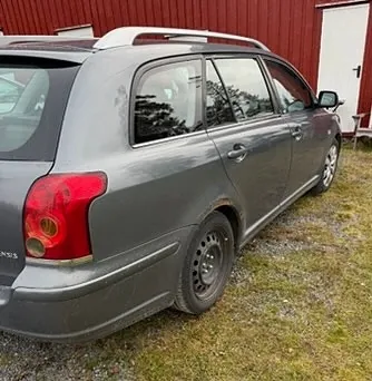 Toyota Avensis 2004 photo 5