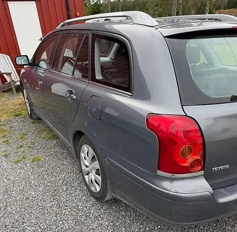 Toyota Avensis 2004 photo 4