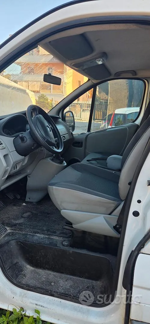 Opel Vivaro 2013 photo 2