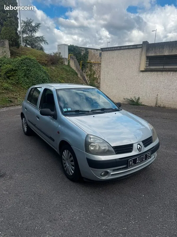 Renault Clio 2004 photo 2