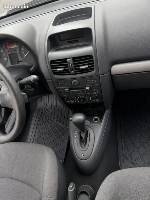 Renault Clio 2004 photo 3