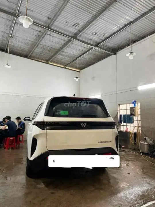 Vinfast Limo Green