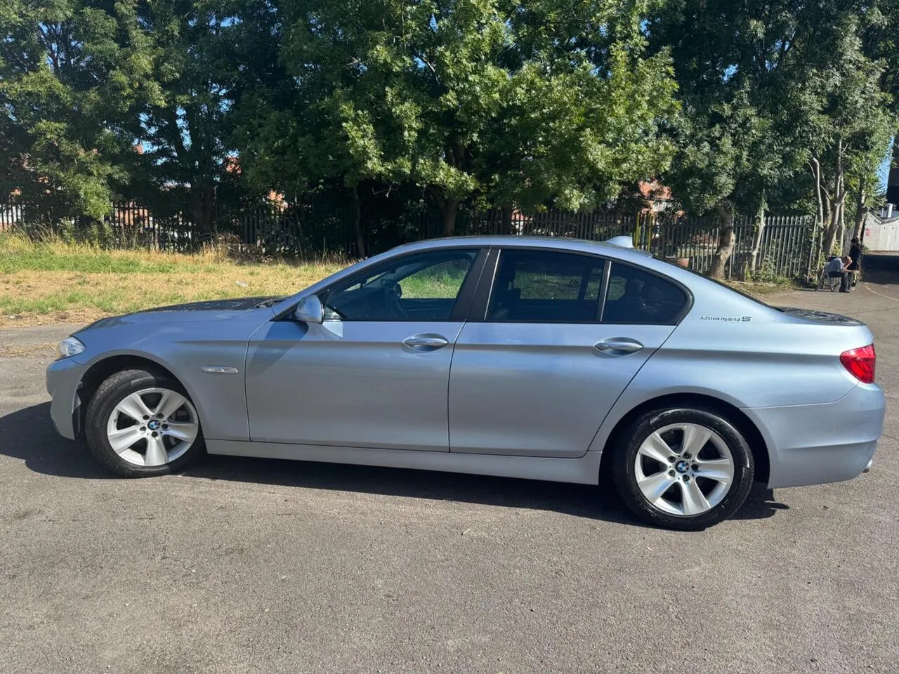 BMW 5 Series 2012 photo 2