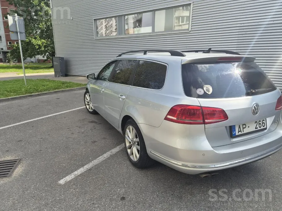 Volkswagen Passat 2012 photo 2