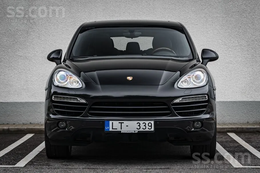 Porsche Cayenne 2011 photo 2