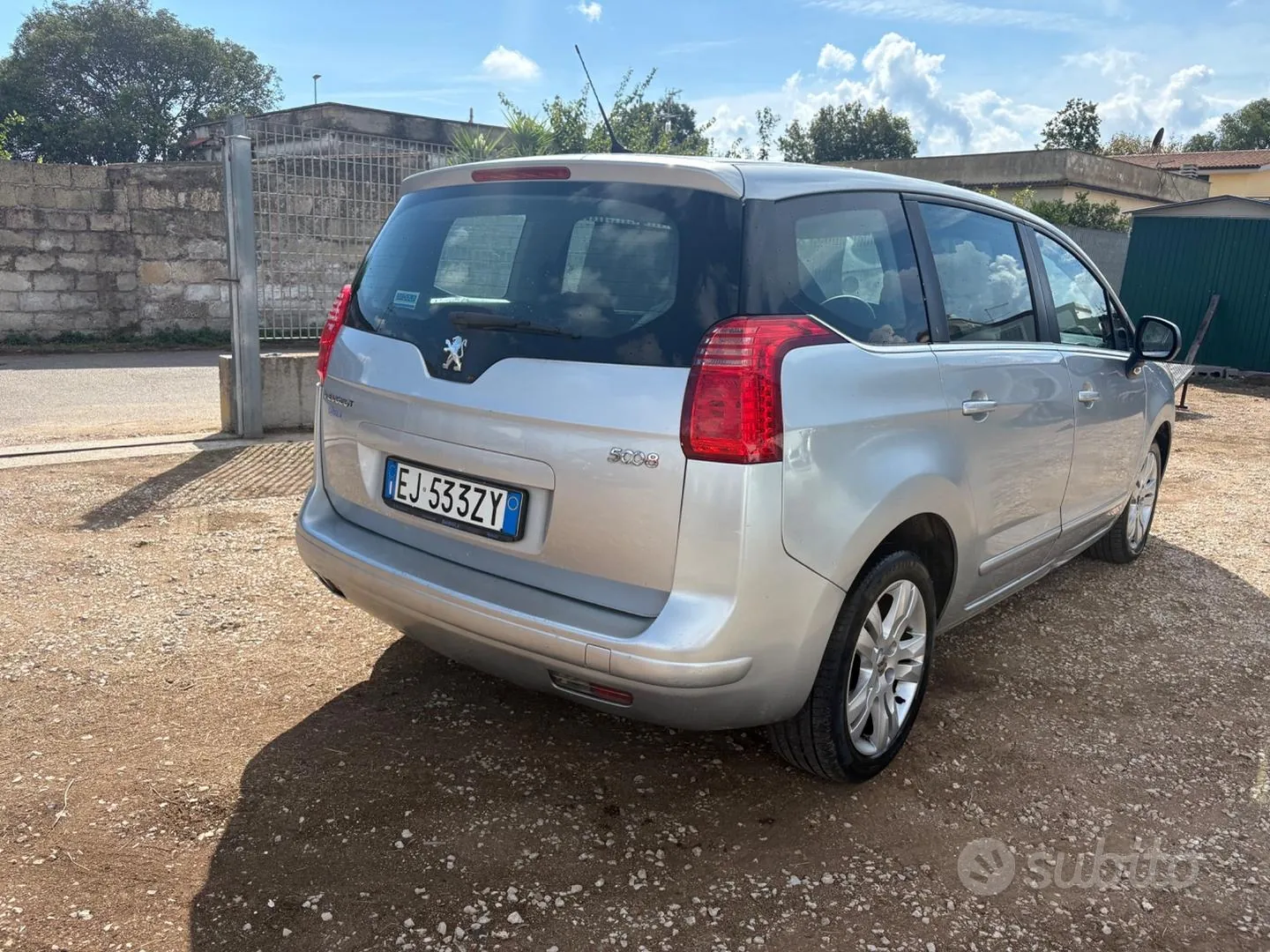 Peugeot 5008 2011 photo 4