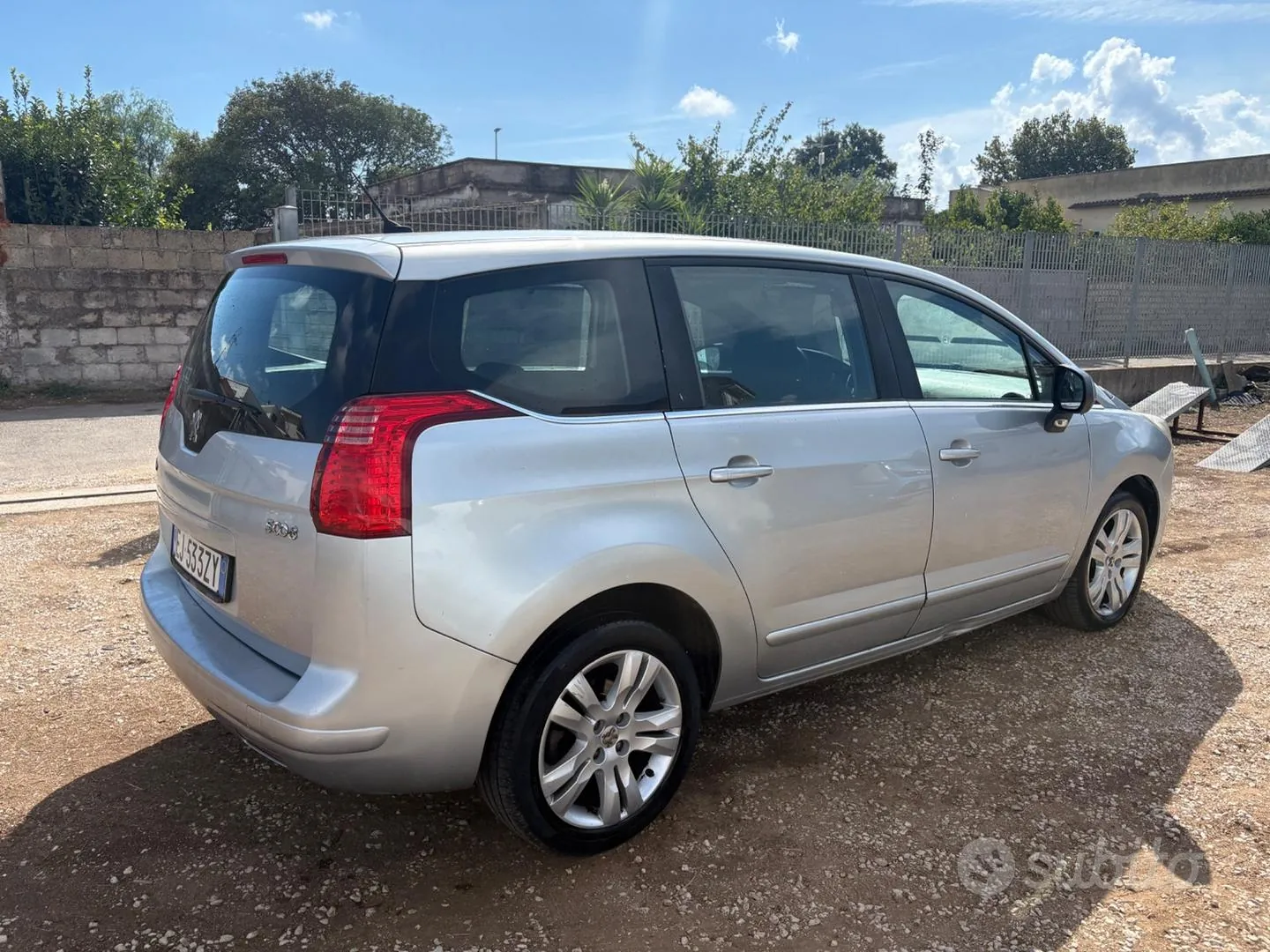 Peugeot 5008 2011 photo 3