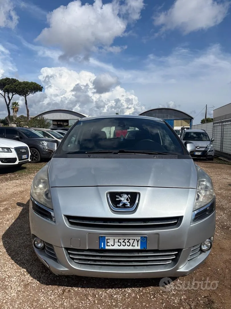 Peugeot 5008 2011 photo 2
