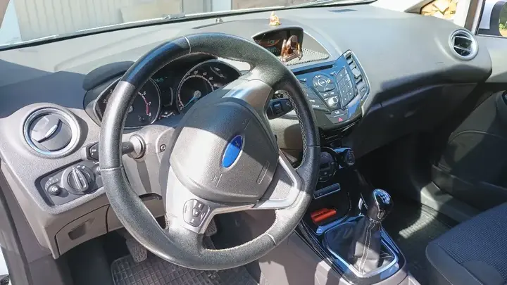 Ford Fiesta 2015 photo 3
