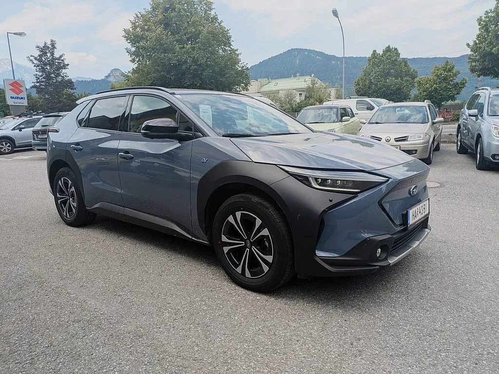 Subaru Solterra 2023 photo 2