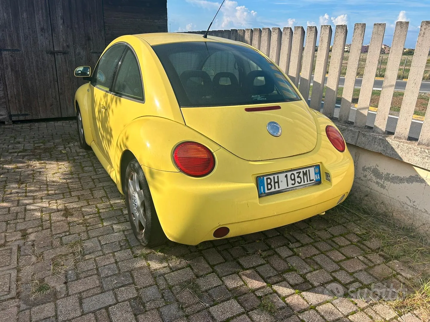 Volkswagen Beetle 2000 photo 3