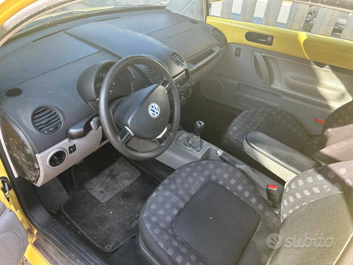 Volkswagen Beetle 2000 photo 4
