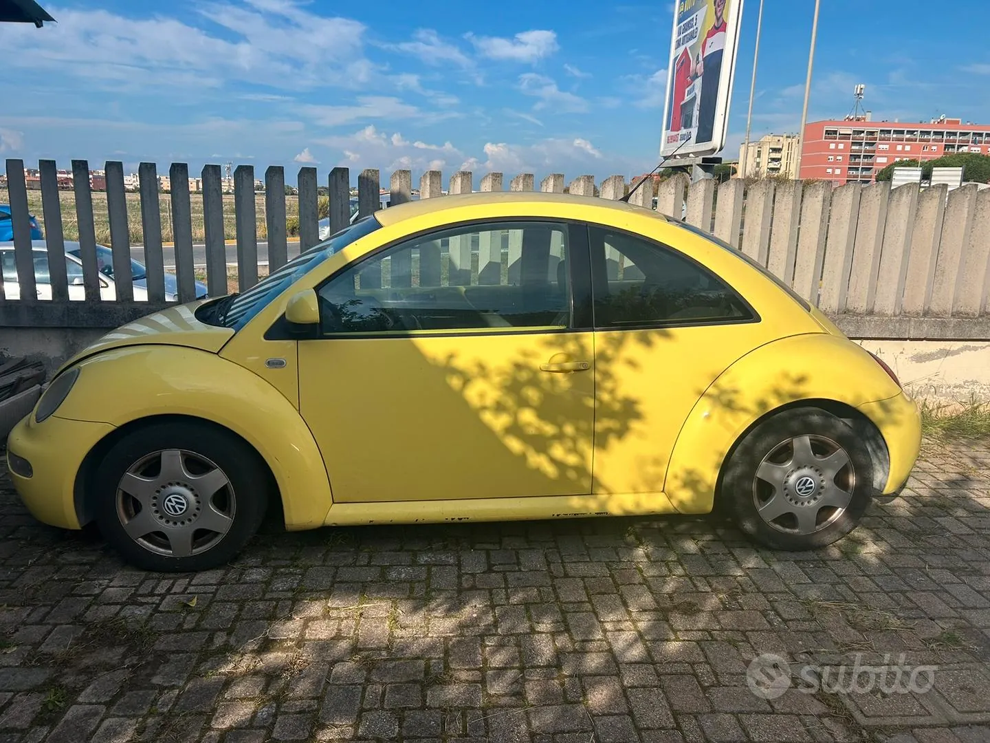 Volkswagen Beetle 2000 photo 2
