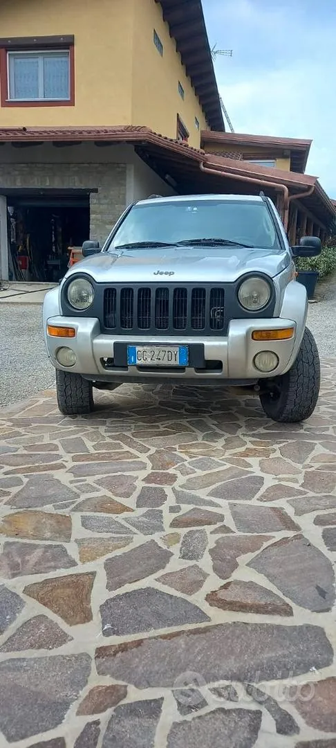 Jeep Cherokee 2003 photo 3