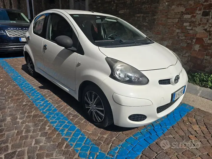 Toyota Aygo 2011 photo 2