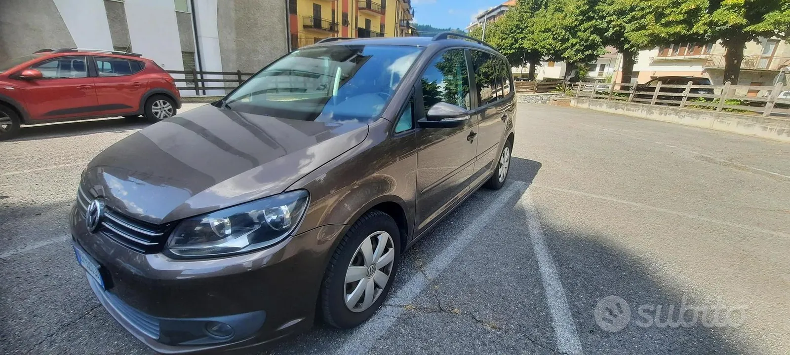 Volkswagen Touran 2013 photo 2
