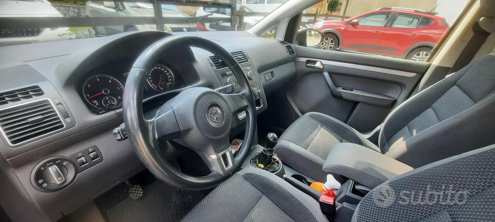 Volkswagen Touran 2013 photo 5