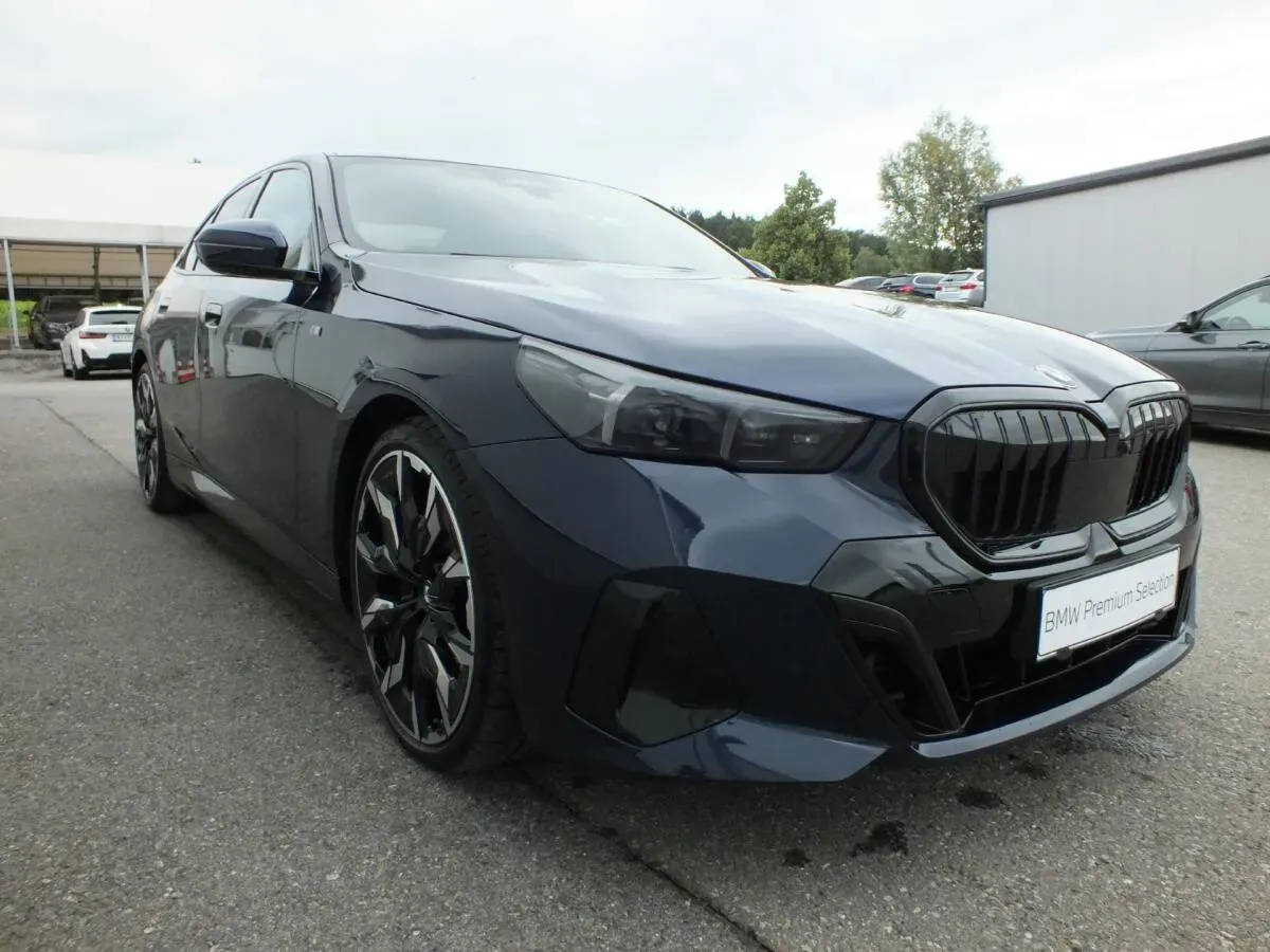 BMW 5 Series 2023 photo 2