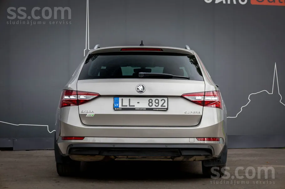Skoda Superb 2018 photo 5