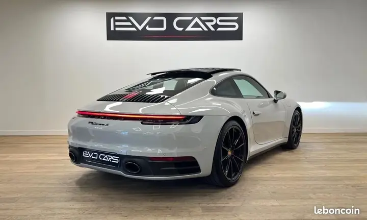 Porsche 911 2020 photo 2