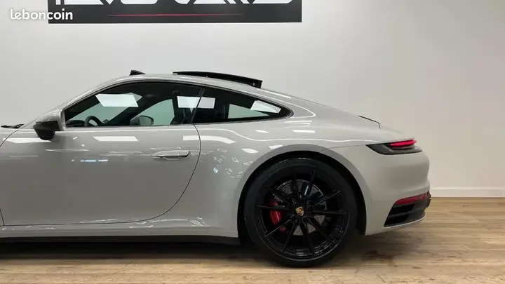 Porsche 911 2020 photo 5