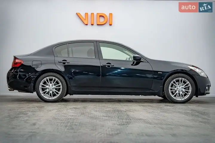 Infiniti G25 2012 photo 4