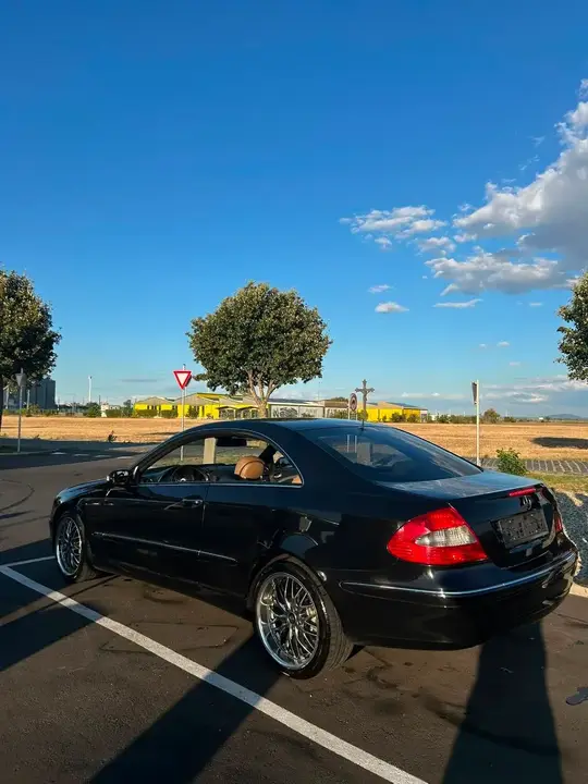 Mercedes-Benz Clk-Class 2005 photo 3