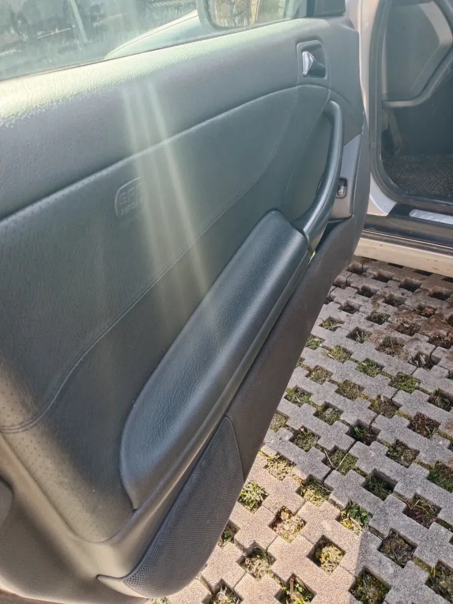 Mercedes-Benz C-Class 2002 photo 2