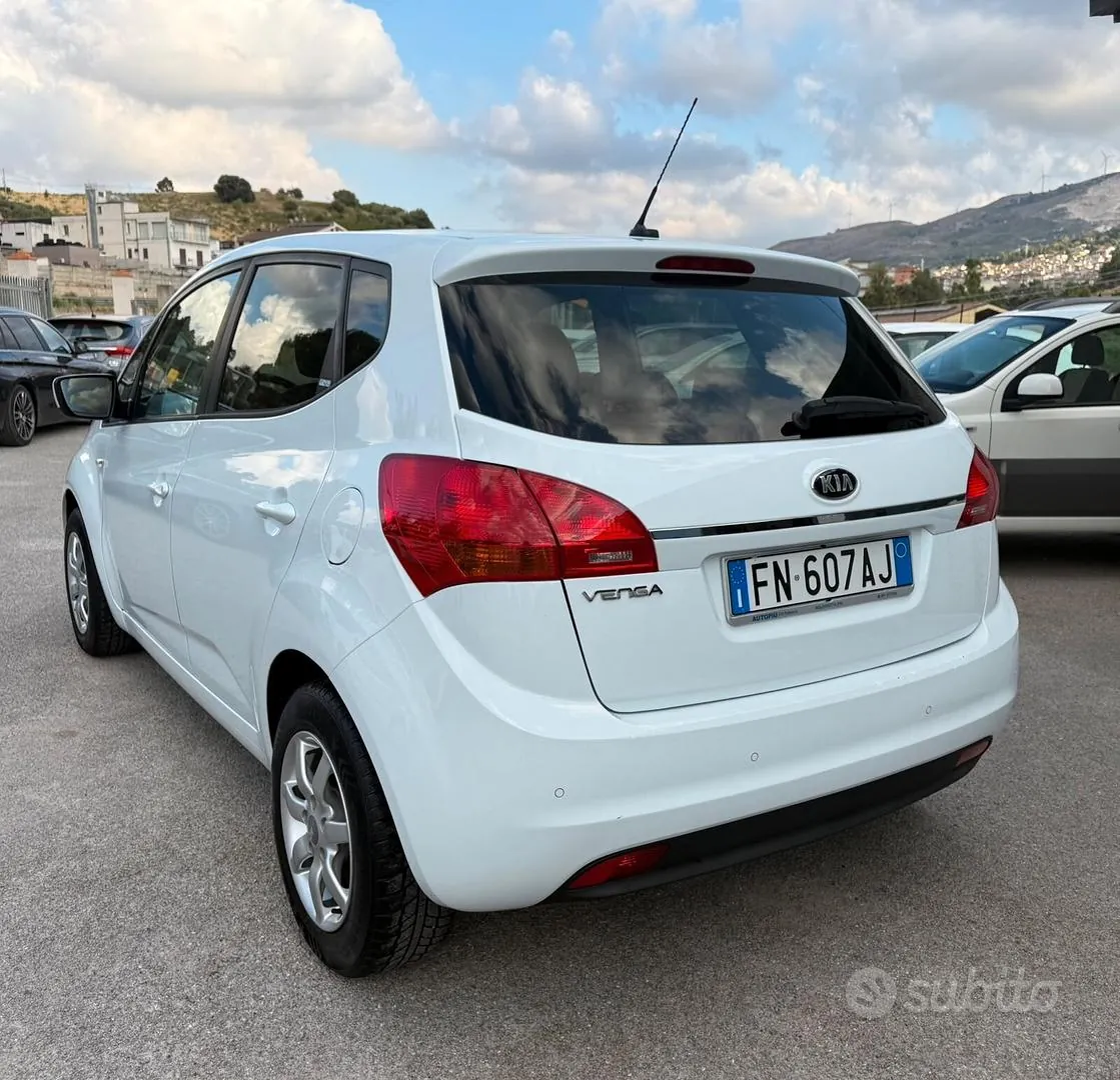 Kia Venga 2018 photo 4