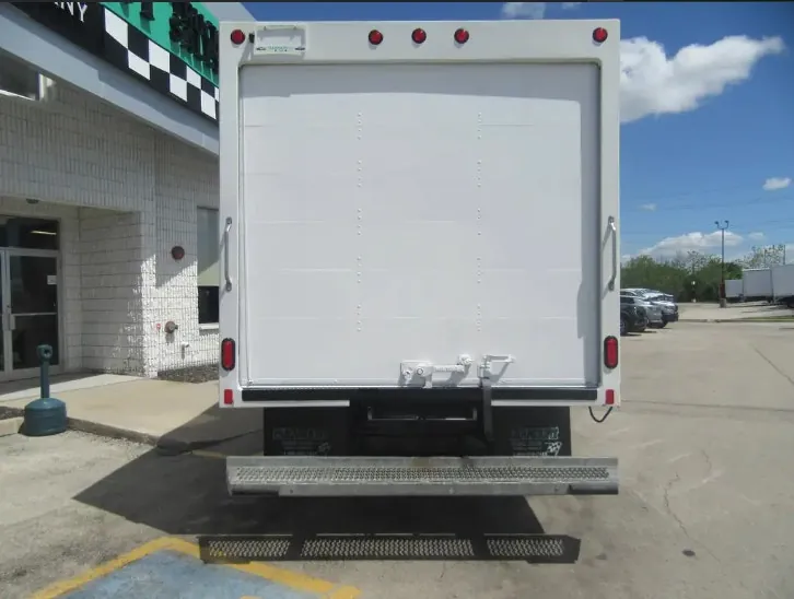 Ford E-450 2025 photo 4