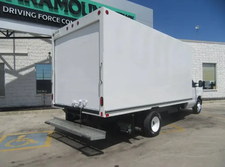 Ford E-450 2025 photo 3