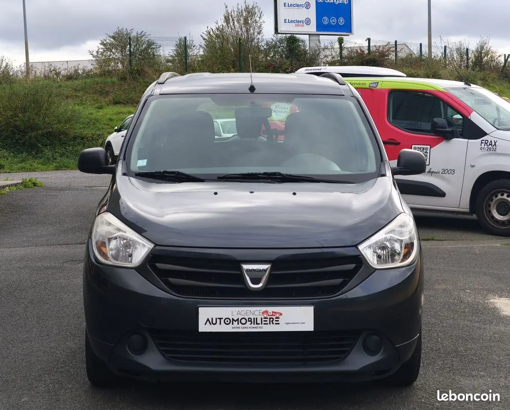Dacia Lodgy 2014 photo 2