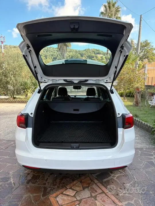 Opel Astra 2019 photo 2