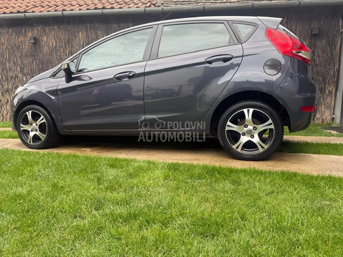 Ford Fiesta 2011 photo 2