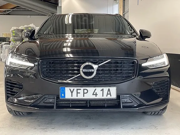 Volvo V60 2022 photo 2