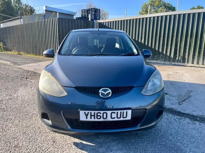 Mazda Mazda2 2010 photo 2