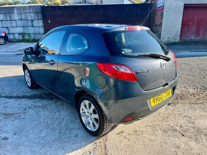Mazda Mazda2 2010 photo 5