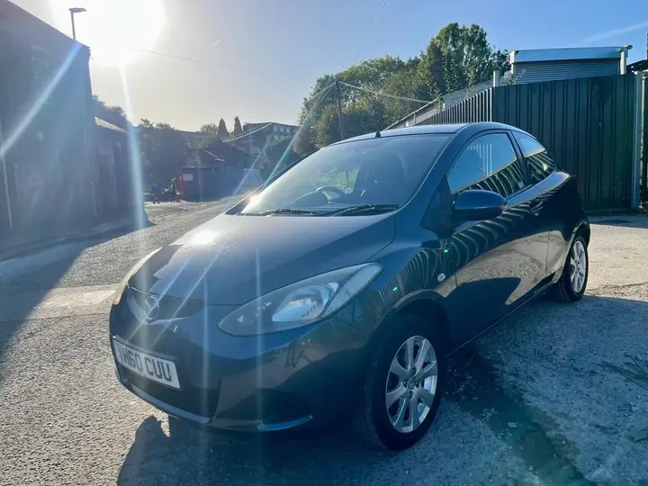 Mazda Mazda2 2010 photo 3