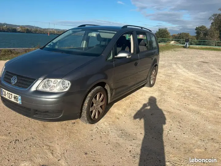 Volkswagen Touran 2004 photo 2