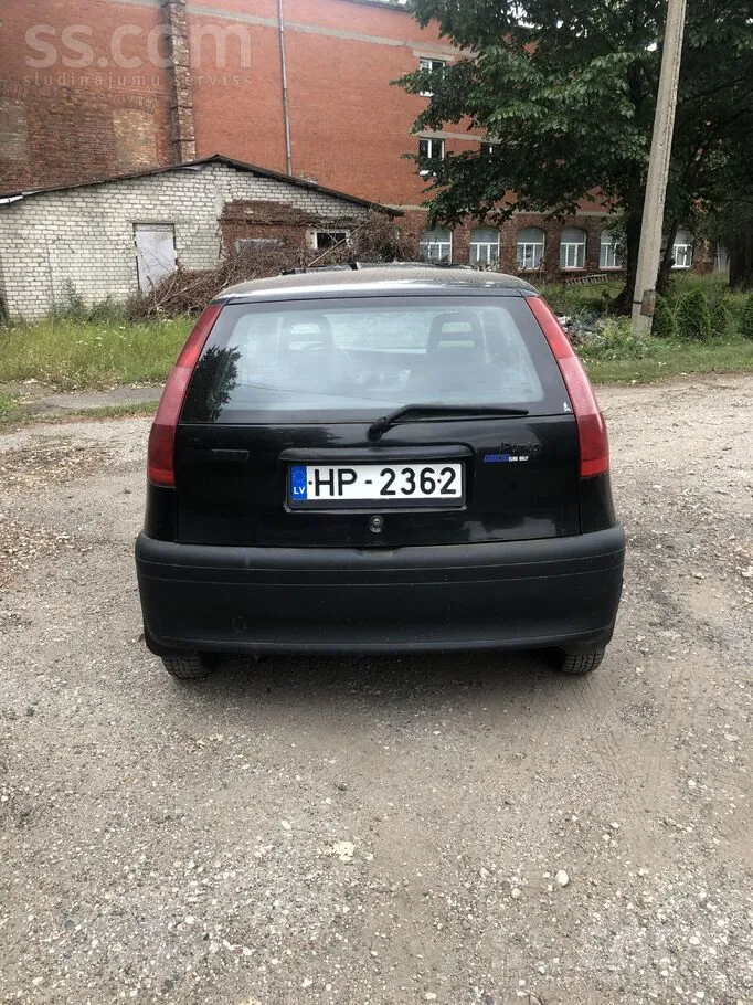 Fiat Punto 1999 photo 2