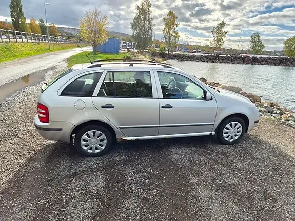 Skoda Fabia 2004 photo 3