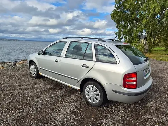 Skoda Fabia 2004 photo 2