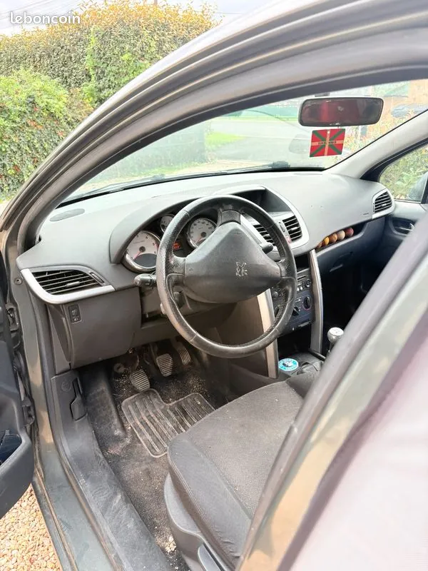 Peugeot 207 2008 photo 2