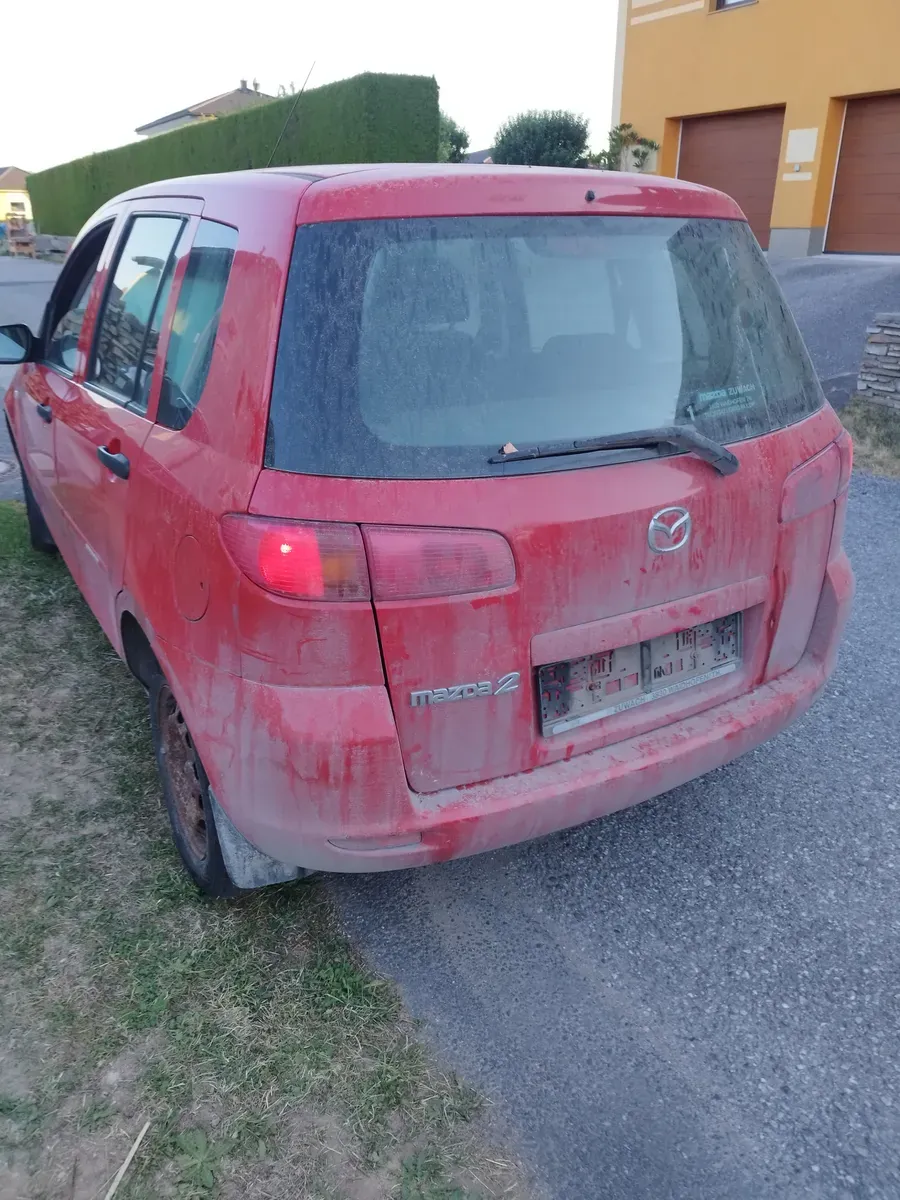 Mazda Mazda2 2003 photo 2