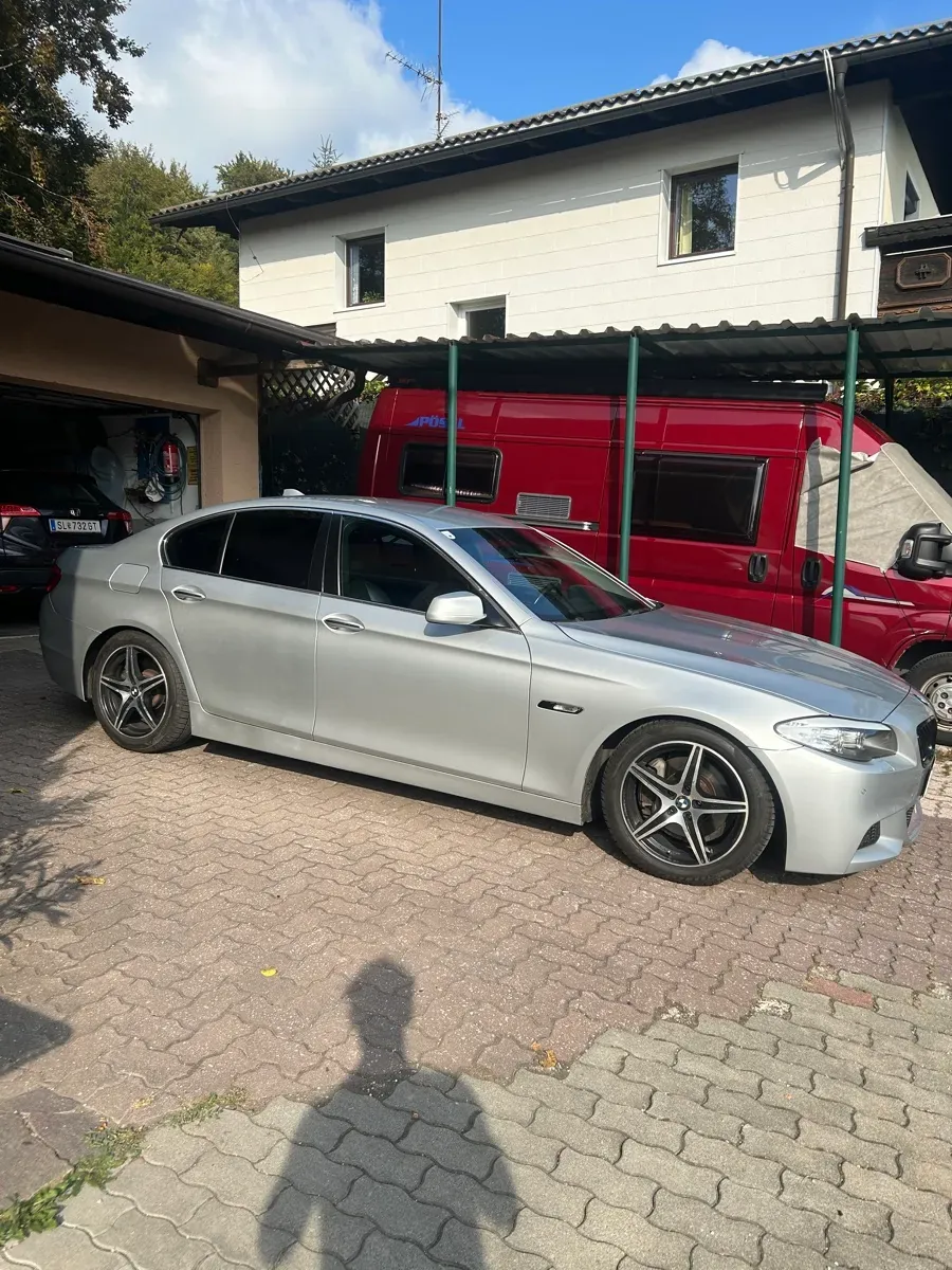 BMW 5 Series 2010 photo 2