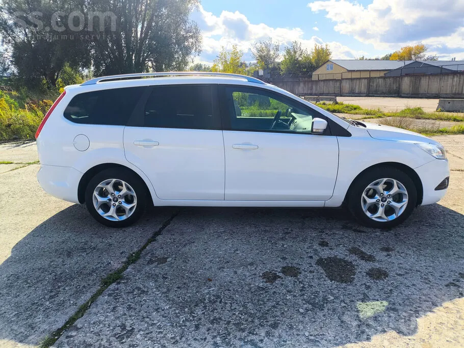 Ford Focus 2011 photo 4