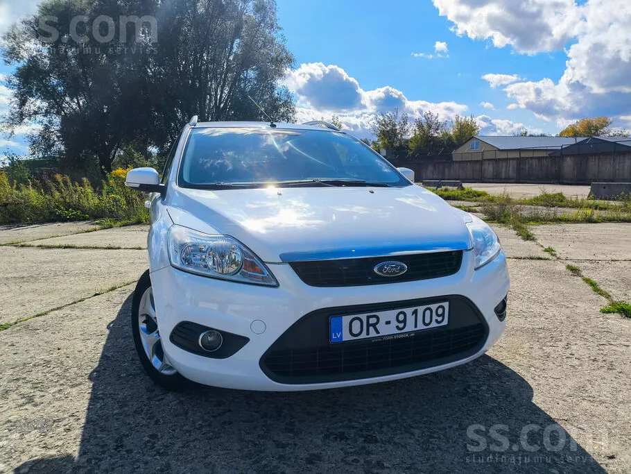 Ford Focus 2011 photo 2