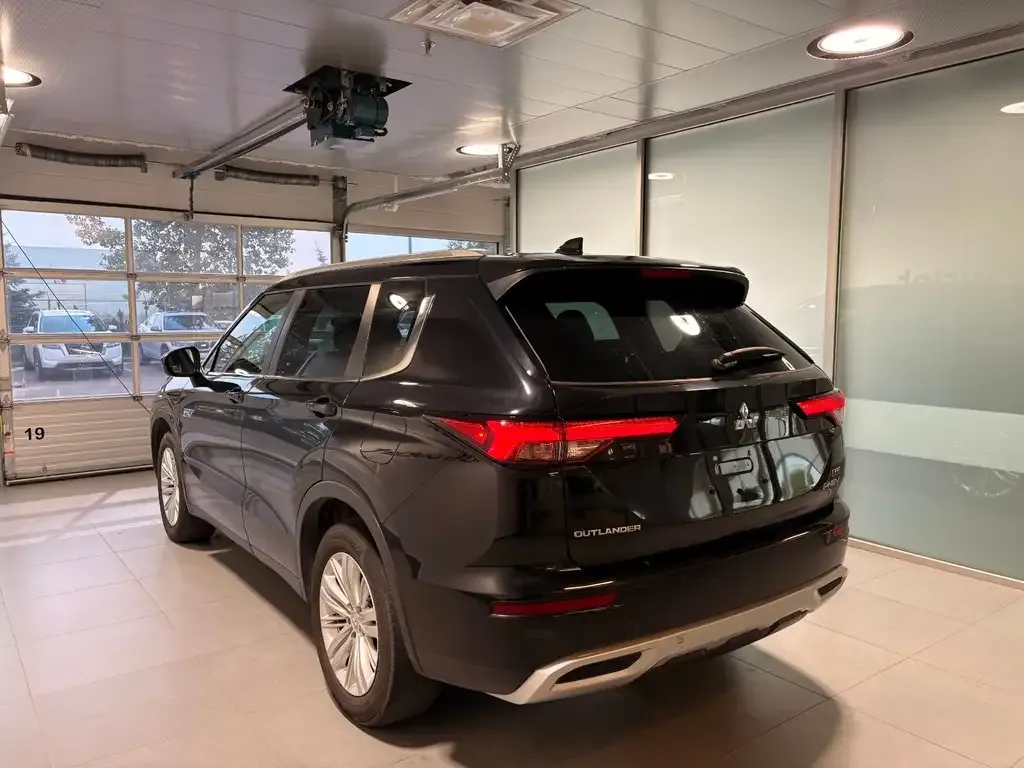 Mitsubishi Outlander 2023 photo 4