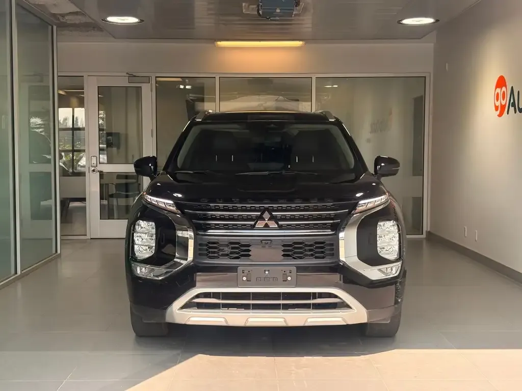 Mitsubishi Outlander 2023 photo 2