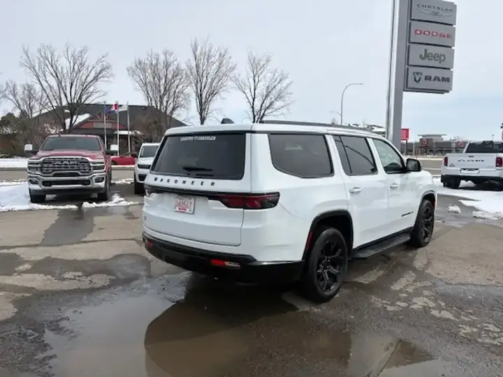 Jeep Wagoneer 2024 photo 4